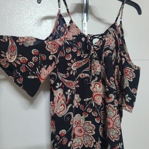 Cold Shoulder summer shirt by Daytrip